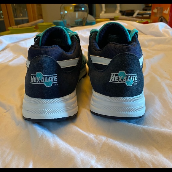 Women’s Reebok - Picture 3 of 5